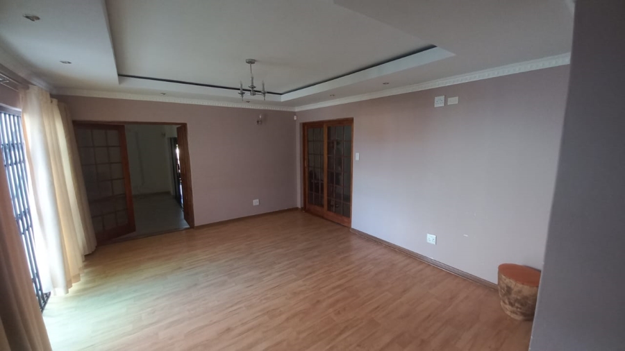 5 Bedroom Property for Sale in Ladybrand Free State